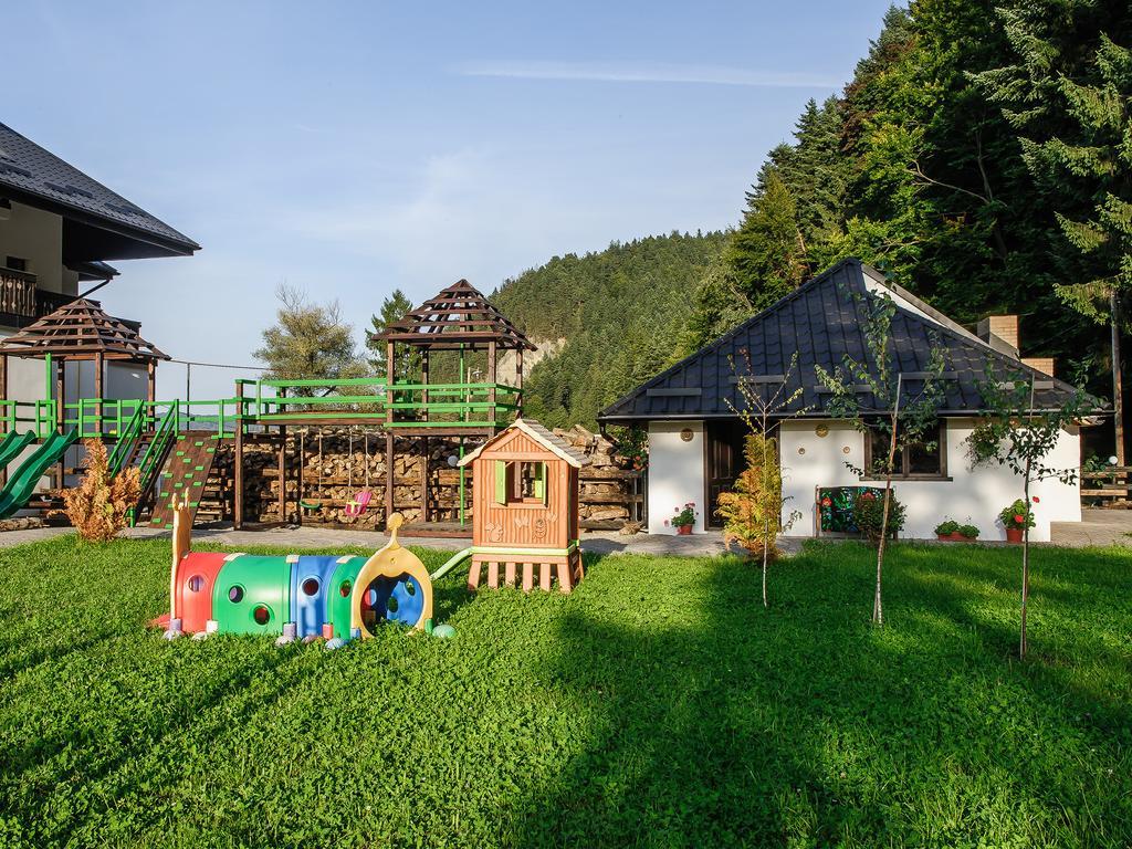 Hotel La Conac In Bucovina Gura Humorului Exterior foto