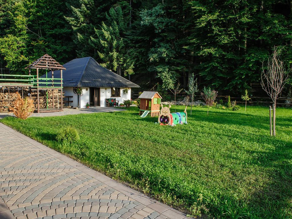 Hotel La Conac In Bucovina Gura Humorului Exterior foto