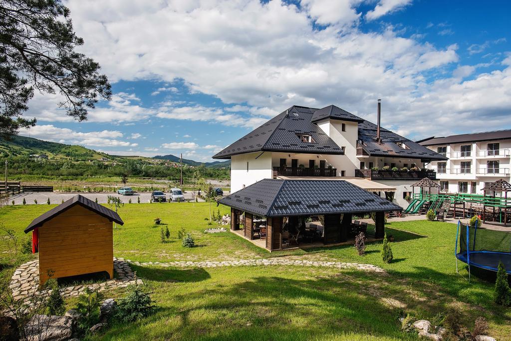 Hotel La Conac In Bucovina Gura Humorului Exterior foto