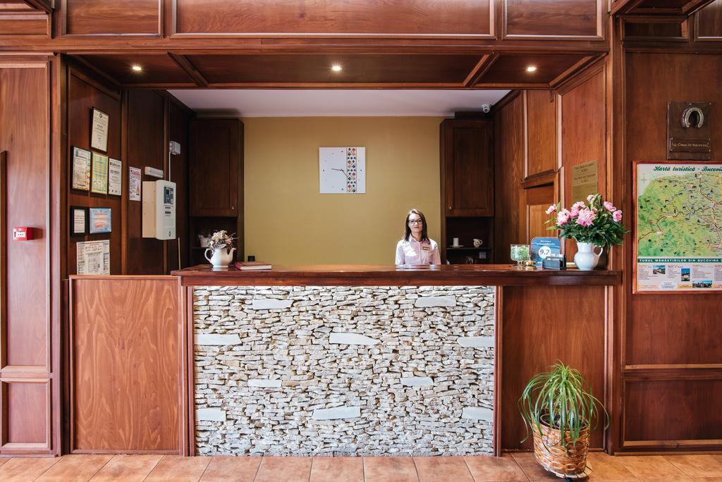 Hotel La Conac In Bucovina Gura Humorului Exterior foto