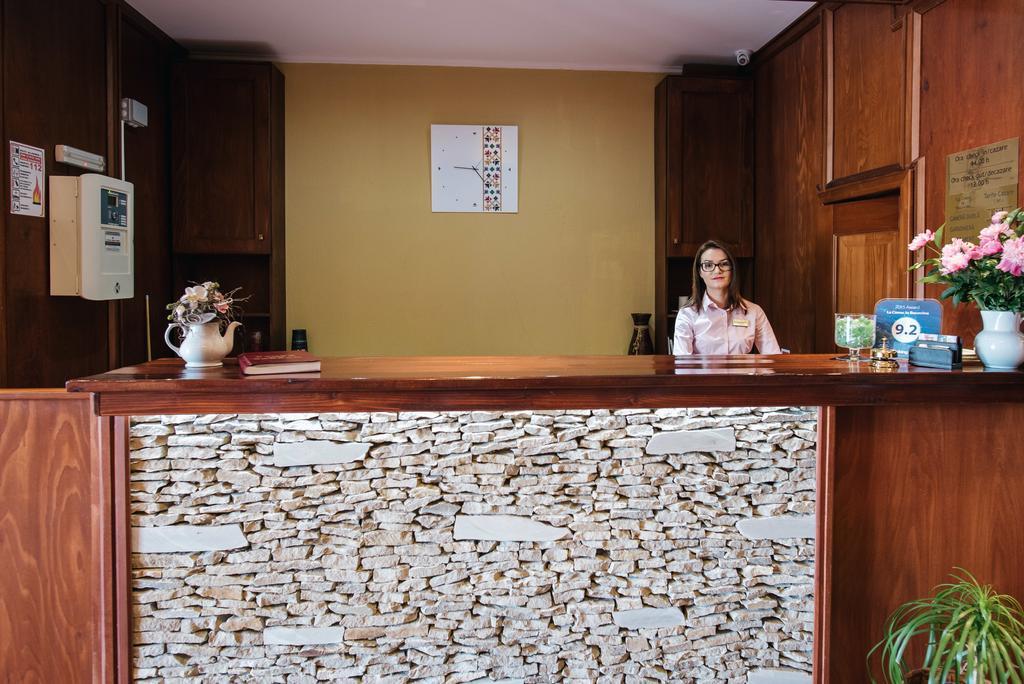 Hotel La Conac In Bucovina Gura Humorului Exterior foto