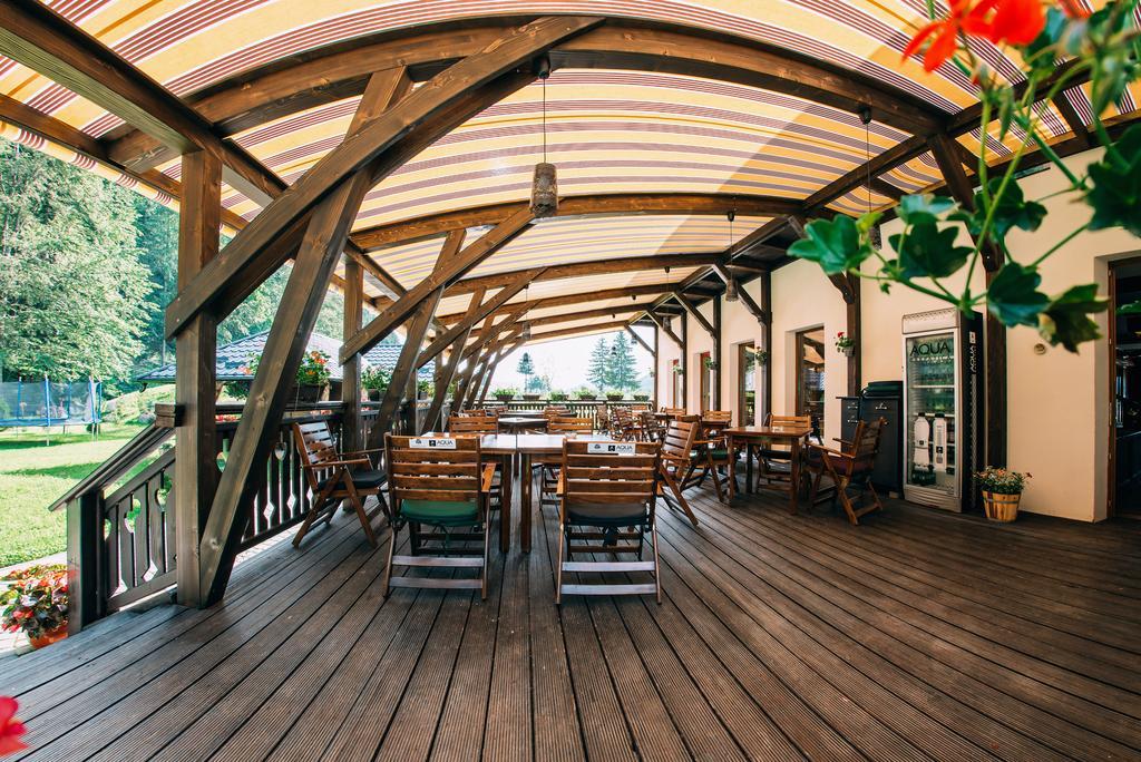 Hotel La Conac In Bucovina Gura Humorului Exterior foto
