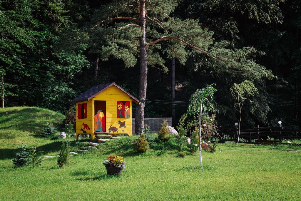 Hotel La Conac In Bucovina Gura Humorului Exterior foto