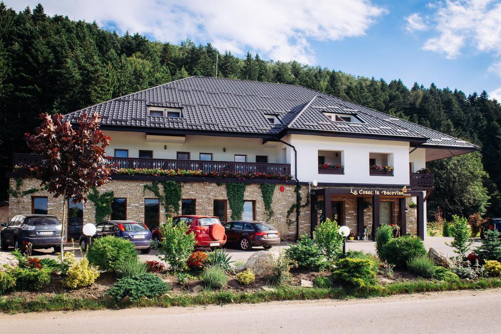 Hotel La Conac In Bucovina Gura Humorului Exterior foto