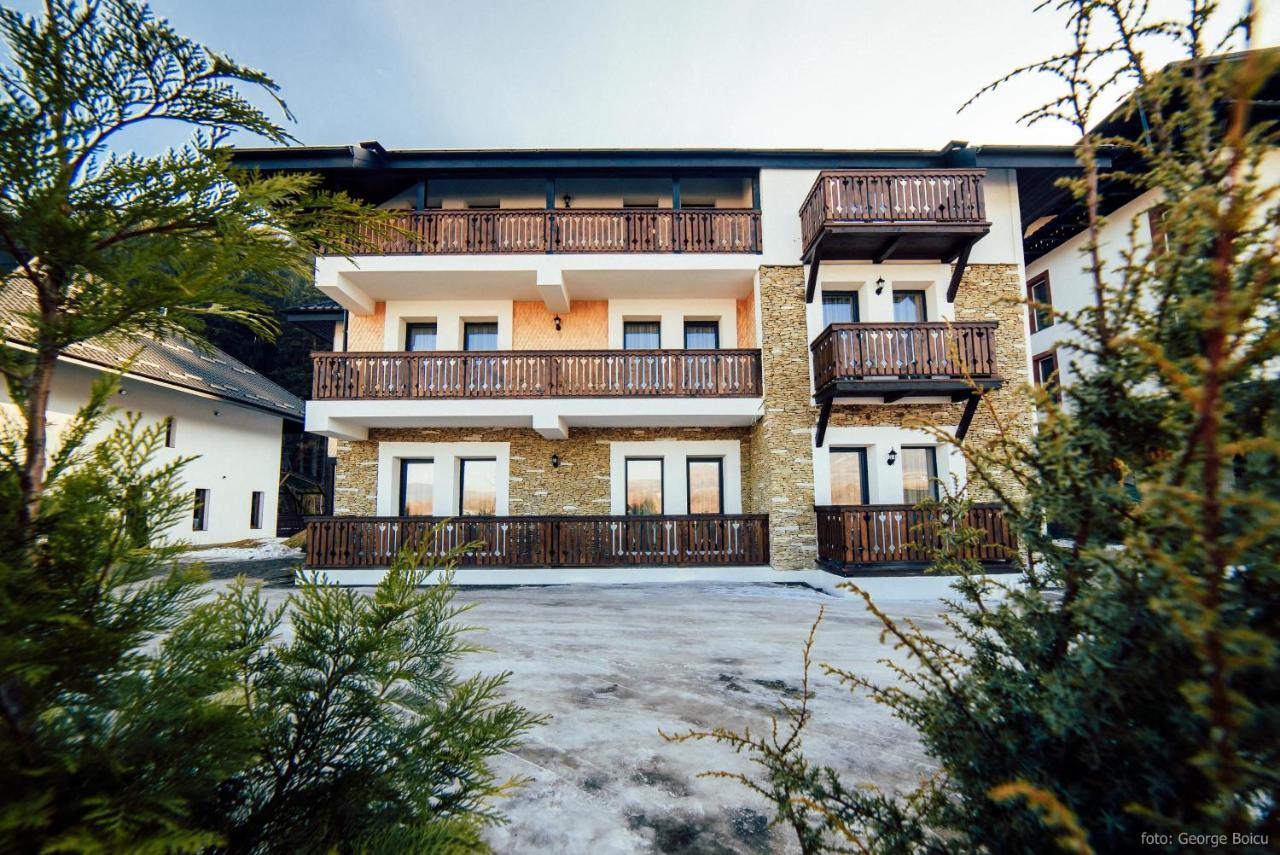 Hotel La Conac In Bucovina Gura Humorului Exterior foto